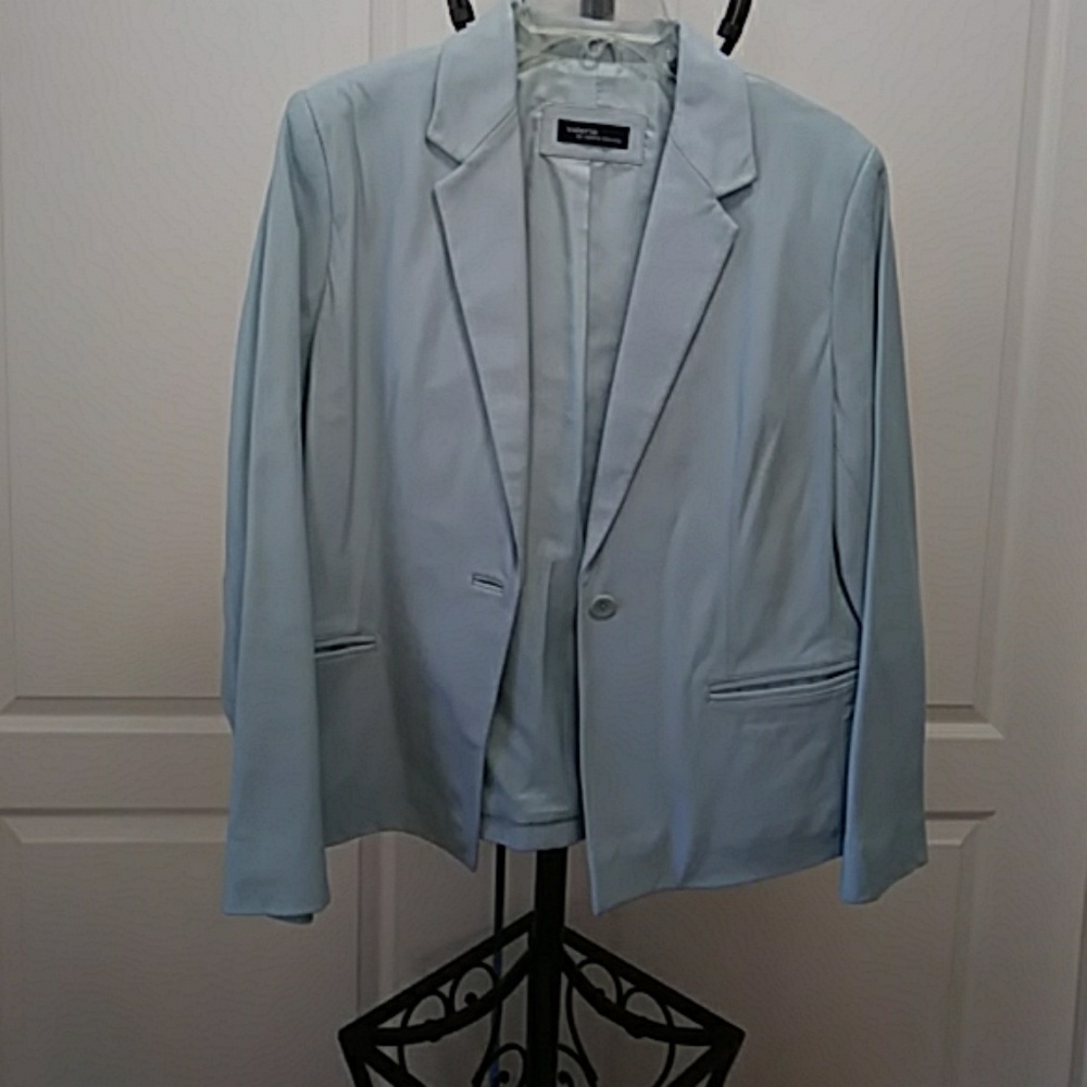 Oprah Winfrey guest author selling leather jacket